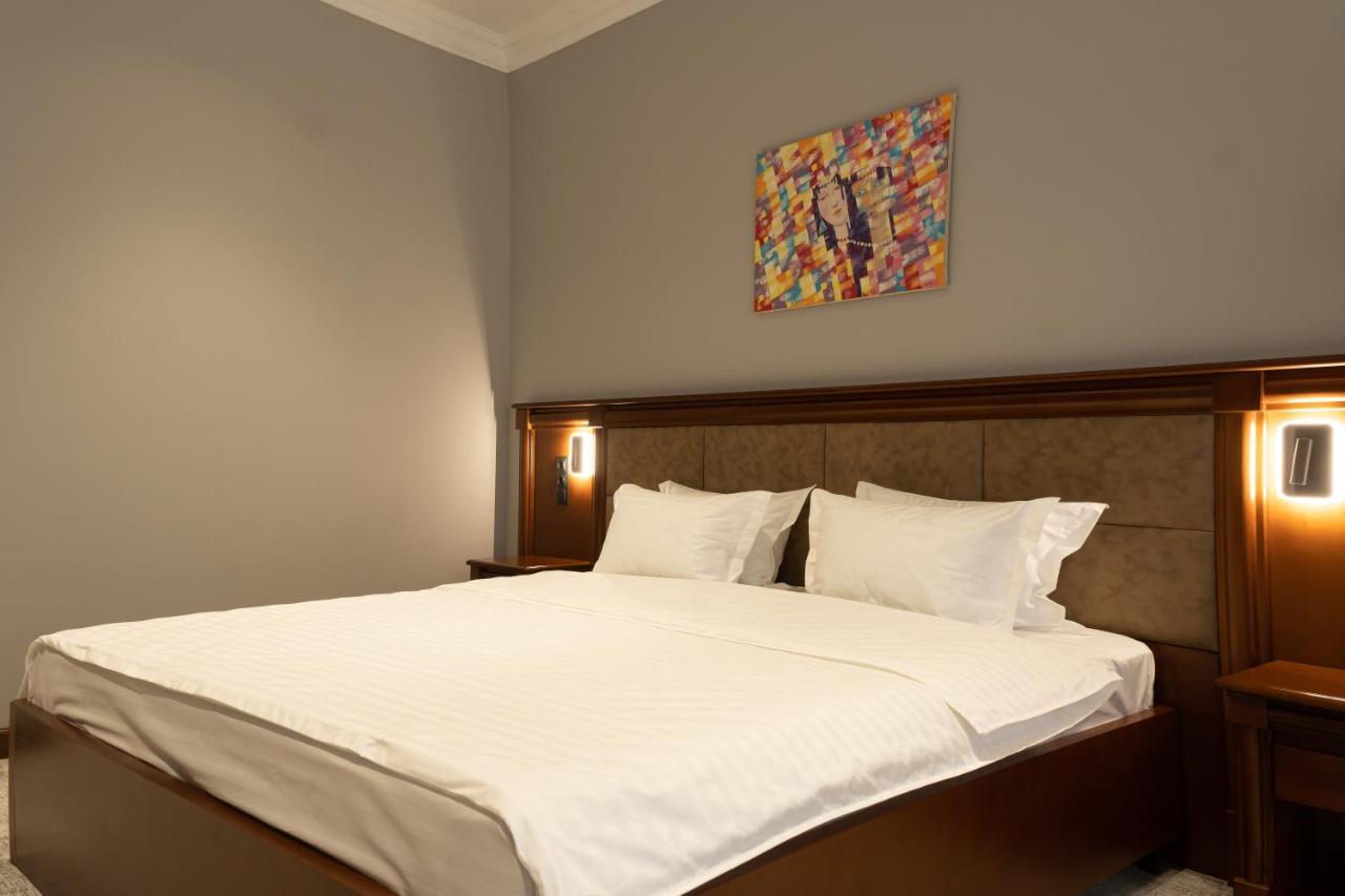 Hotel Mir Luxe Plaza Taszkent Zewnętrze zdjęcie