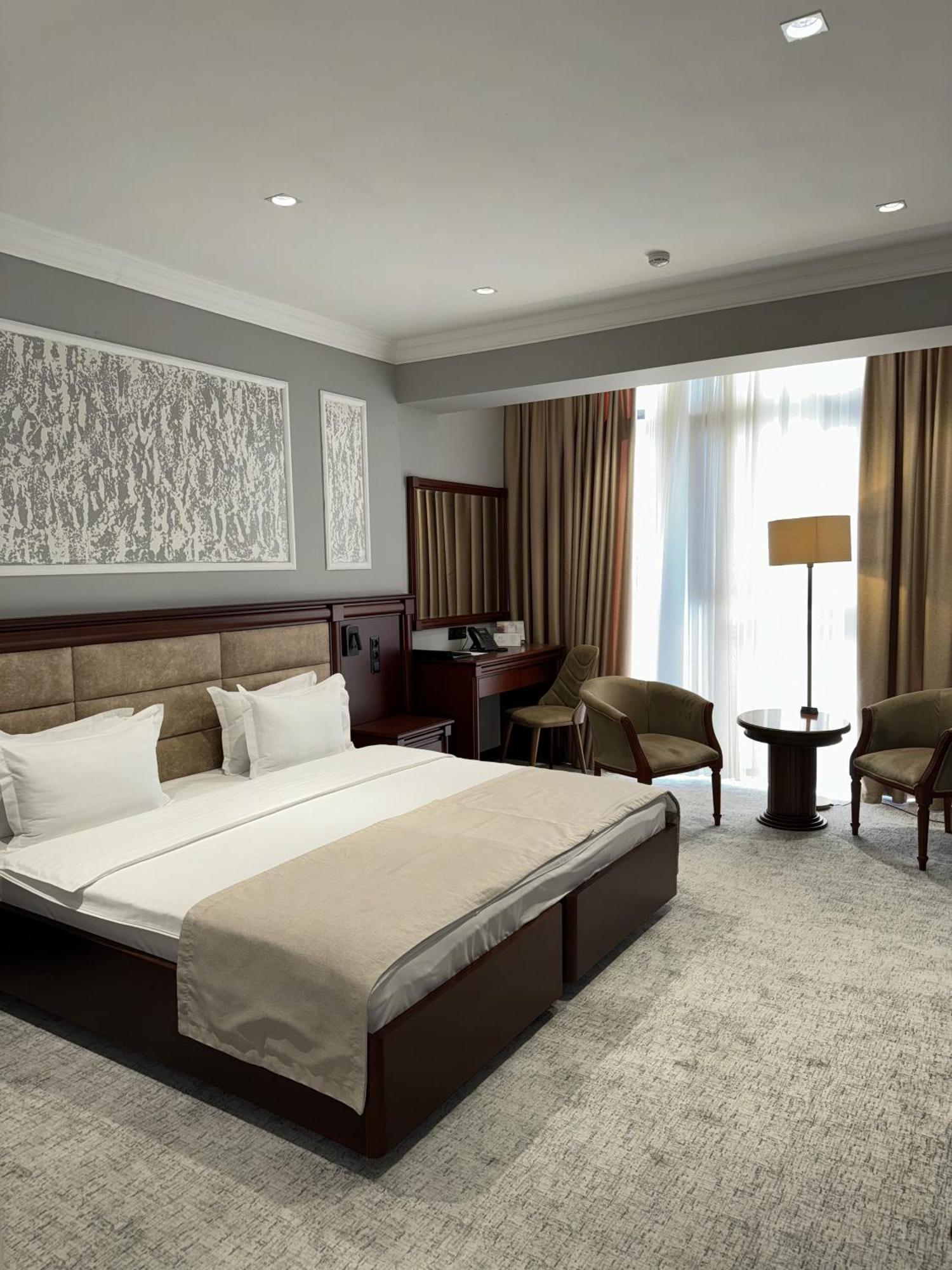 Hotel Mir Luxe Plaza Taszkent Zewnętrze zdjęcie