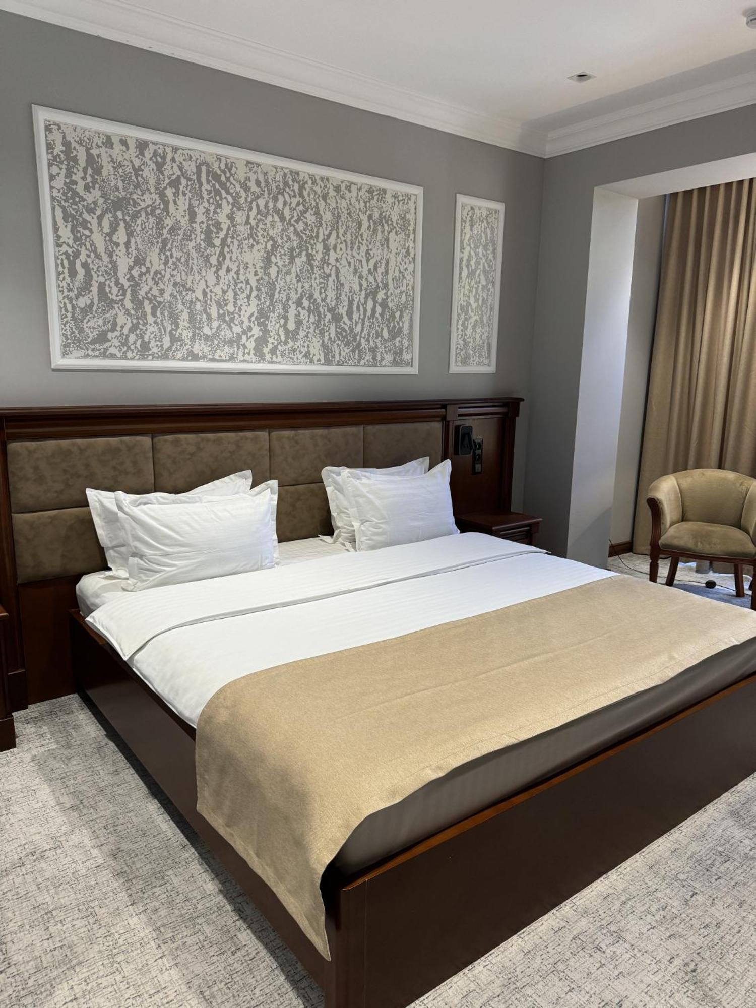 Hotel Mir Luxe Plaza Taszkent Zewnętrze zdjęcie