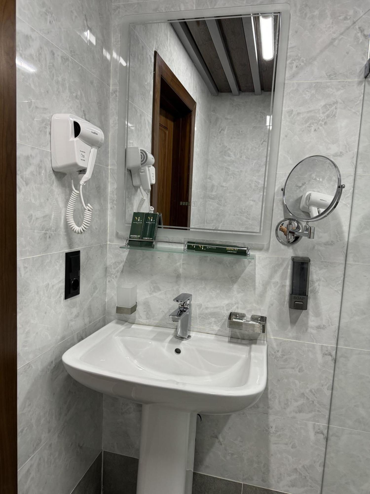Hotel Mir Luxe Plaza Taszkent Zewnętrze zdjęcie