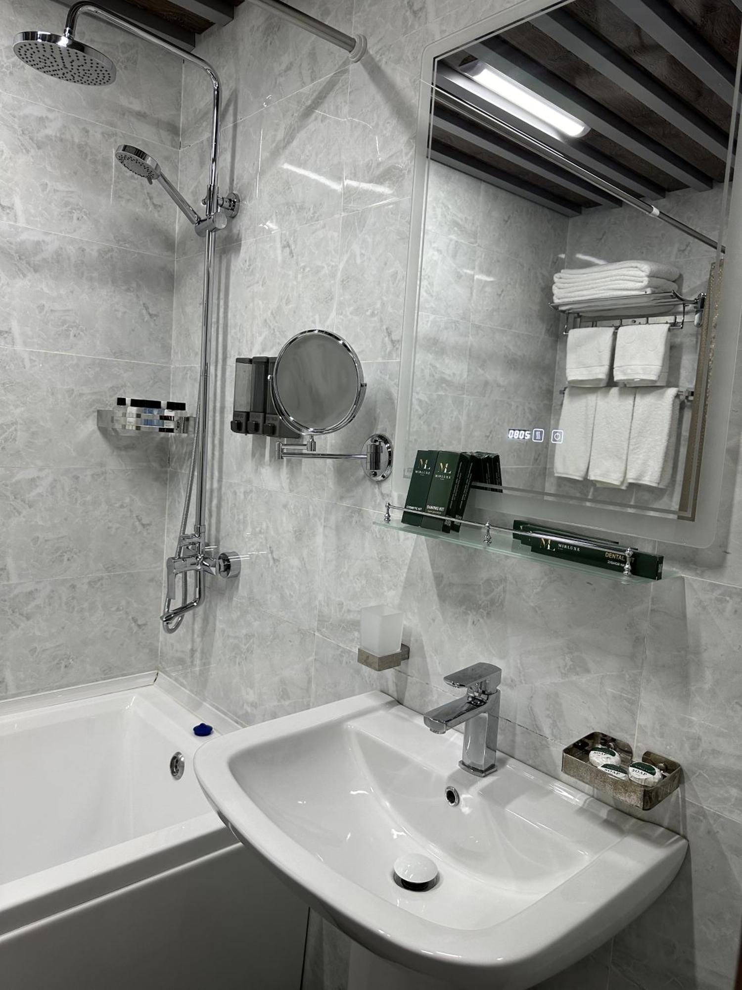 Hotel Mir Luxe Plaza Taszkent Zewnętrze zdjęcie