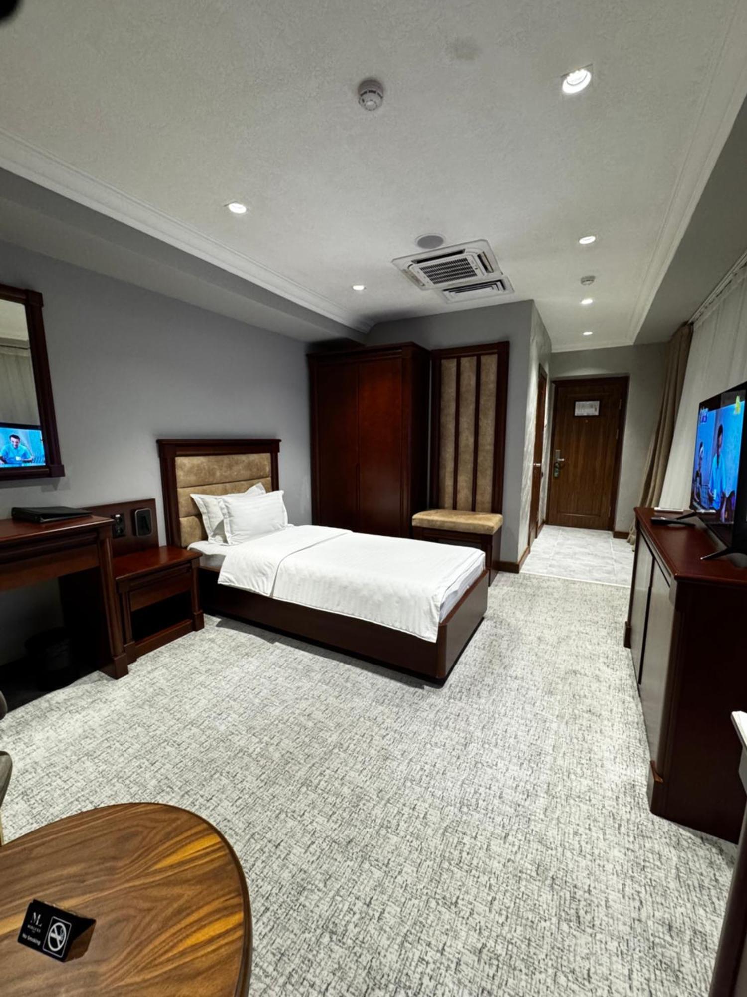 Hotel Mir Luxe Plaza Taszkent Zewnętrze zdjęcie