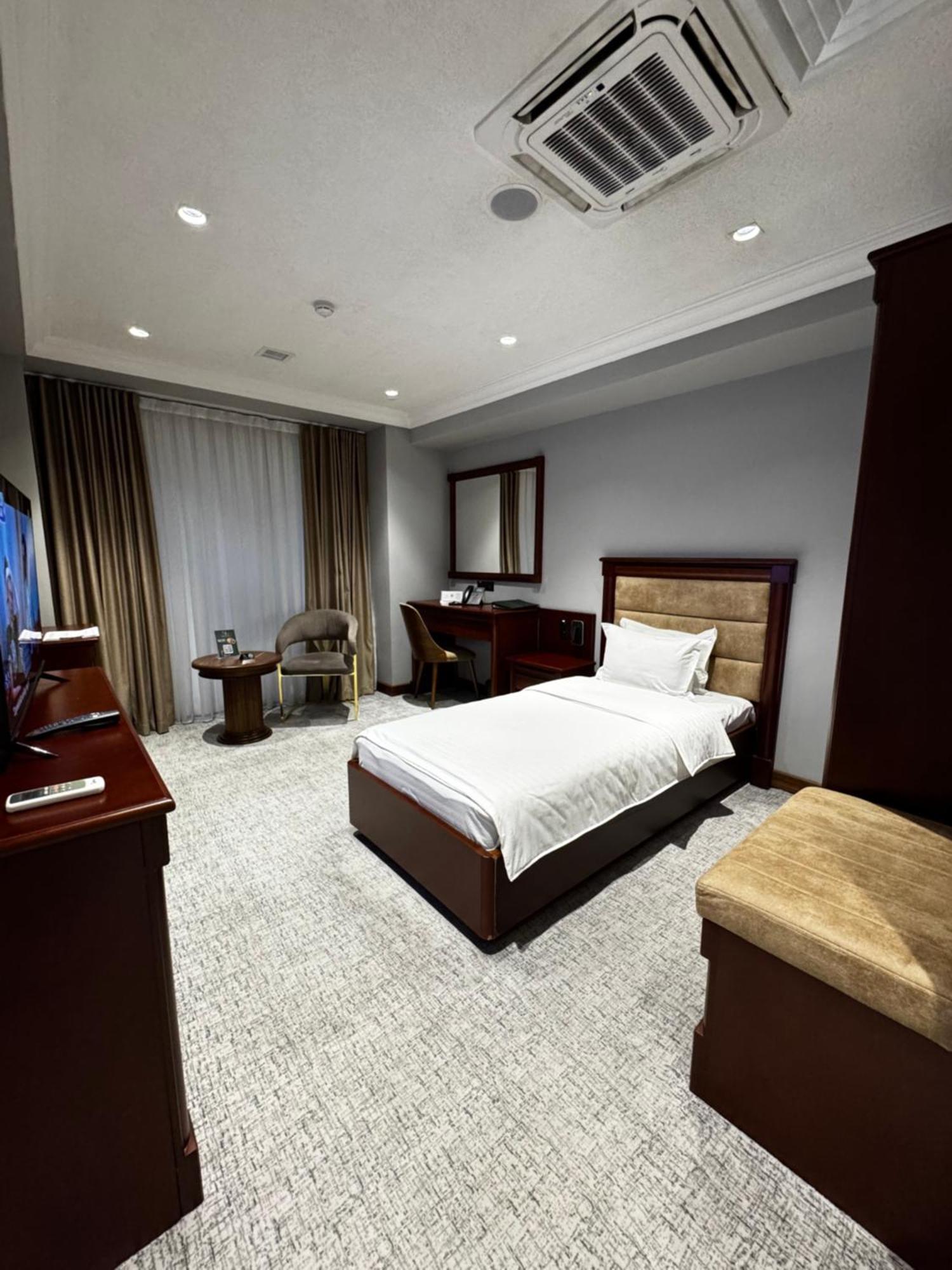 Hotel Mir Luxe Plaza Taszkent Zewnętrze zdjęcie